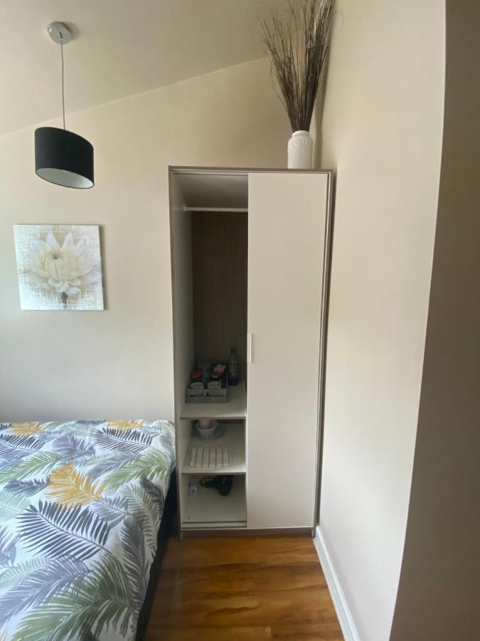 Private Room And Bathroom With Private Entrance Near Warwick Town Centre Exterior foto