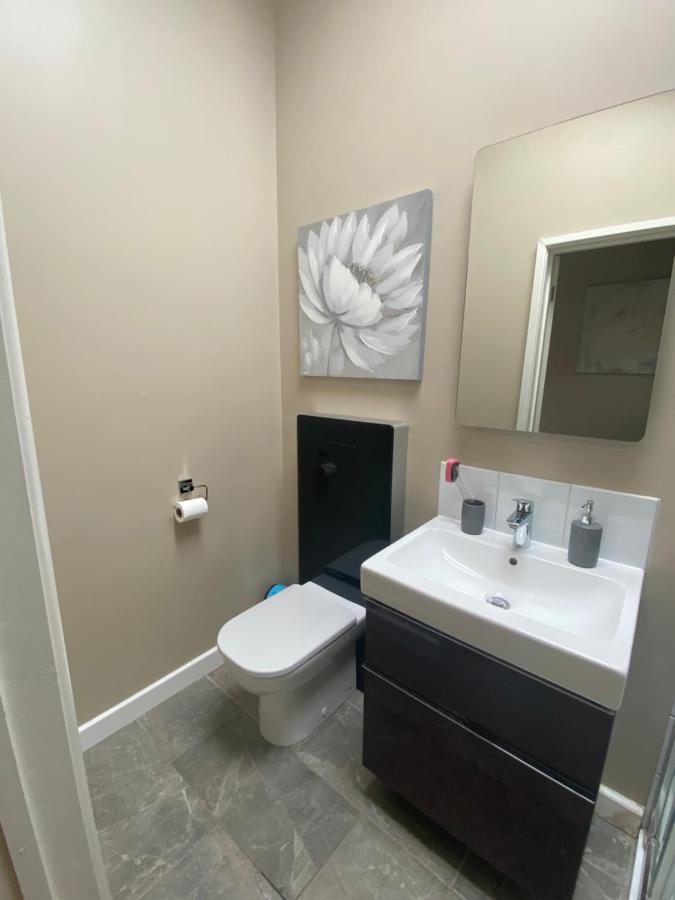 Private Room And Bathroom With Private Entrance Near Warwick Town Centre Exterior foto